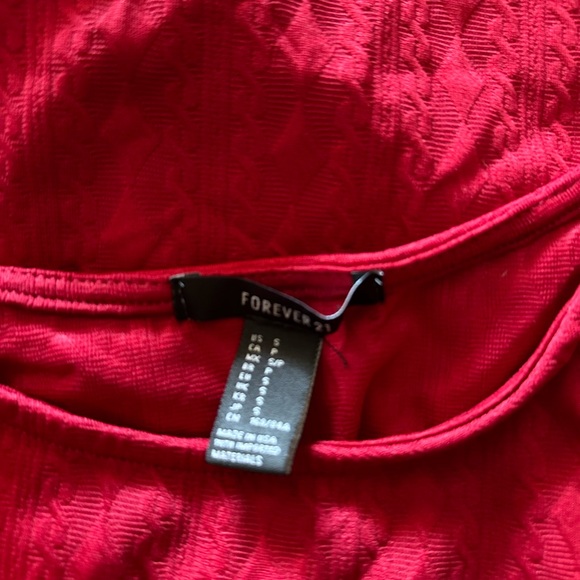 Short sleeve red body con mini dress with knit pattern - Picture 3 of 6